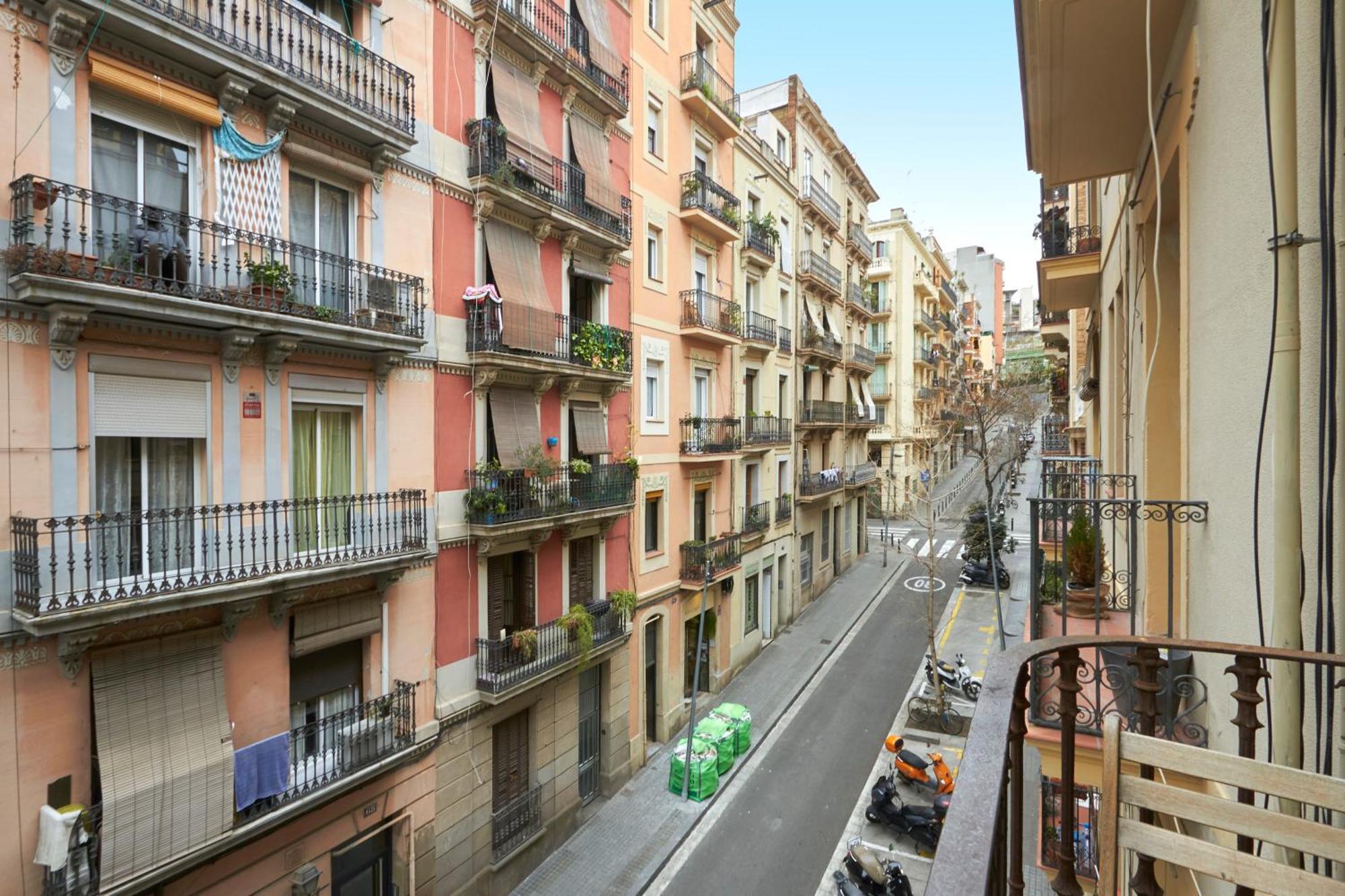 Appartement 64 In A Typical Barcelona's Old Building *